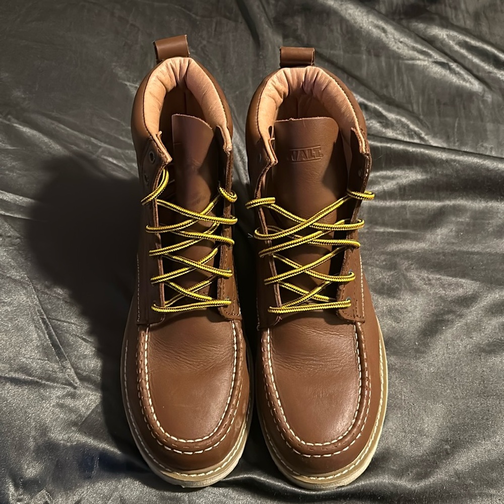 Dewalt boots size 10, worn only a couple times